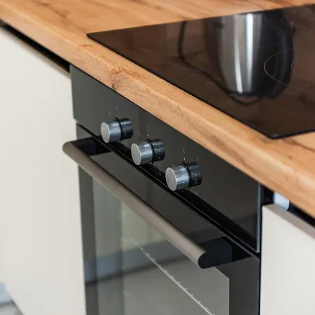 Ivory Rose Apartment *