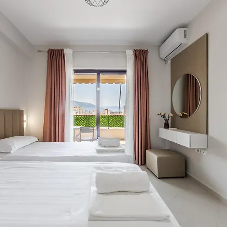 Ivory Rose Apartment *